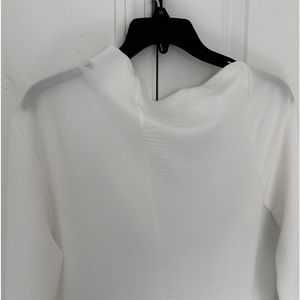 Women’s asymmetric top
